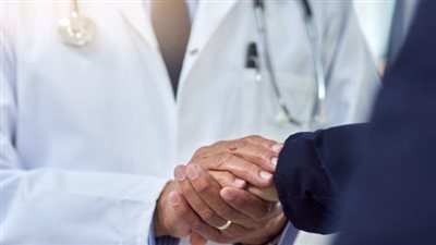 خدرها وهتك عرضها.. ضبط طبيب شهير اعتدى على مريضة بمدينة نصر | بث مباشر