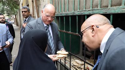 محافظ القاهرة يتفقد مخابز العاصمة ويشدد على التأكد من الالتزام بالأسعار المعلنة للسلع