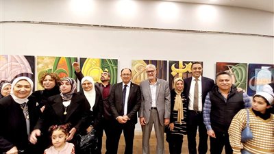 رئيس جامعة حلوان يفتتح معرض يوم الوفاء بكلية الفنون الجميلة 