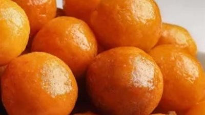 طريقة عمل الزلابية والمقادير.. الزيت المغلي يجعلها مقرمشة