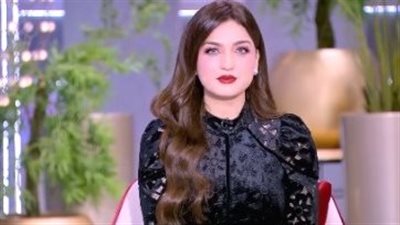 ياسمين عز: زوجة ميسي حتة نوتيلا بالشوكولاتة.. وجورجينا شاردة برة البيت 24 ساعة