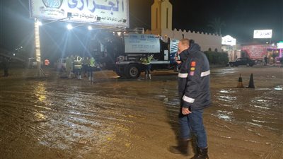 استمرار موجة الطقس السيئ على الإسكندرية لليوم الثالث ورفع تجمعات مياه الأمطار في العامرية