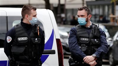 وسائل إعلام فرنسية: منفذ هجوم باريس اعتدى على مخيم لاجئين قبل عام