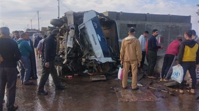 إصابة 16 شخصًا في انقلاب ميني باص على طريق جمصة - المنصورة │ صور