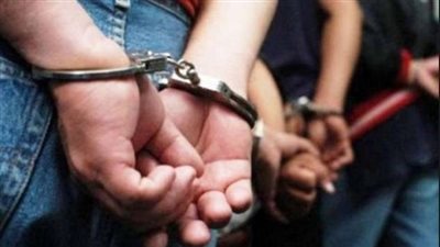 القبض على 10 أشخاص لاتهامهم بالتنقيب عن الآثار داخل منزل في المنوفية | بث مباشر