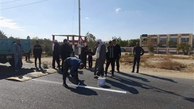 تركيب مطبات صناعية بعد حادث الطفلة فرح أثناء عودتها من المدرسة بالوادي الجديد 