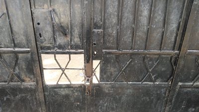 لم يحضر أحد.. إحالة مدير إدارة تعليمية بقنا للتحقيق بسبب غلق مدرسة وغياب مسؤوليها 