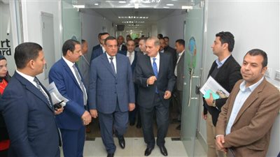 وزير التنمية المحلية ومحافظ كفر الشيخ يتفقدان مركز الجيومكانية بمقر المحافظة