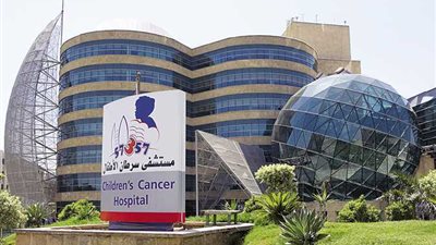 زحام أمام مكتب التبرعات بمستشفى 57357 لمرضى سرطان الأطفال للمساهمة في حل أزمته | بث مباشر