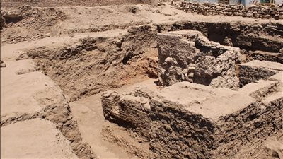 الآثار تعلن الكشف عن أجزاء من معبد خنوم بإسنا | صور 