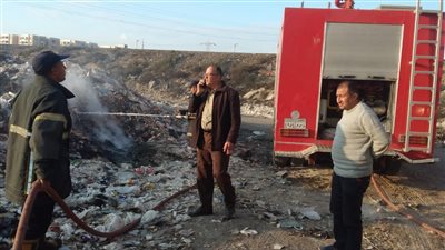 ماس كهربائي وراء حريق مخلفات مصبغة قديمة بالقليوبية دون خسائر بشرية 