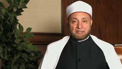 بسبب مشكلات فيسبوك.. أمين الفتوى: البنت لازم تفكر ألف مرة قبل أن تخاطب رجلا وعلشان إيه؟