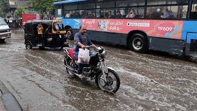 أمطار غزيرة وسحب رعدية.. الأرصاد تحذر من حالة الطقس اليوم | بث مباشر
