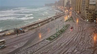 حقيقة تعطيل الدراسة غدا وانتشال جثمان مُسنة توفيت بعقار منهار بالإسكندرية بسبب سوء الطقس | بث مباشر 