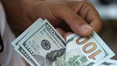 السجن 10 سنوات وغرامة 5 ملايين جنيه.. البنك المركزي يتوعد المتلاعبين بالدولار داخل السوق المصري | بث مباشر