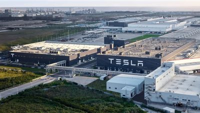 تفاصيل وقف الإنتاج مؤقتًا بمصنع تسلا في شنغهاي