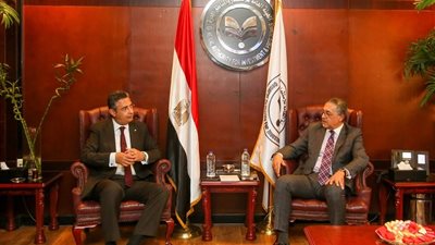 الهيئة العامة للاستثمار والبريد يبحثان أوجه التعاون المشترك لجذب استثمارات جديدة