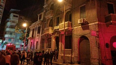 تفاصيل حريق شقة سكنية بالإسكندرية وإصابة 3 أشخاص.. والسيطرة على آخر بمحل مشويات في العجمي | بث مباشر