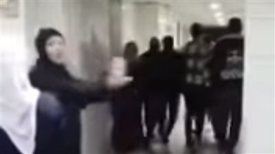 محامي أسرة المتهم بالاعتداء على ممرضات قويسنا: والدته وشقيقته مصابتان بكدمات وكسور