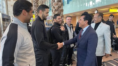 استعدادًا لبطولة العالم.. وزير الرياضة يودع لاعبي منتخب اليد قبل سفرهم لرومانيا 