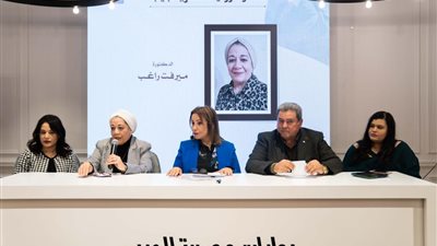 صالون روايات مصرية يتحول لمظاهرة في حب نبيل فاروق | صور