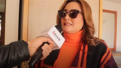 بشرى: دار مسني نقابة المهن التمثيلية فندق 4 نجوم.. وأشرف زكي يعمل في صمت 