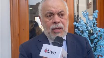 أشرف زكي يطلق مبادرة لمّ الشمل لحل أزمة لوسي والحفيد: هل يرضيكم أن ينال البعض من الفن المصري؟