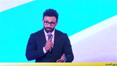 إبراهيم فايق يلبي طلب شاب من ذوي الهمم بتقديم الحلقة المقبلة ببرنامجه معه