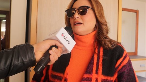 الفنانة بشرى