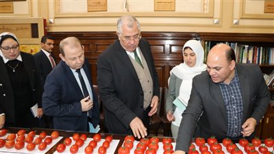 وزير الزراعة يتابع نتائج تقييم بعض الهجن وأصناف الطماطم في إطار البرنامج الوطني لإنتاج التقاوي