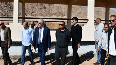 محافظ جنوب سيناء يتفقد الإنشاءات بمضمار الهجن الدولي بشرم الشيخ