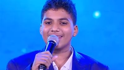 ثاني مرة في قادرون باختلاف | ستيفن يرافق الجسمي في غناء أستاذ في الدنيا.. والأم: فرح أول لما شاف الريس