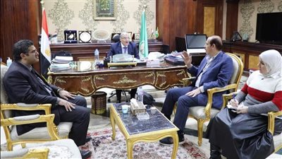 محافظ المنيا يبحث مع مدير قطاع الطب الوقائي بوزارة الصحة تطوير المنظومة الصحية ورفع كفاءة الأداء