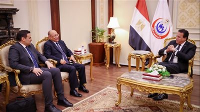 وزير الصحة يبحث مع رئيس قطاع الرعاية الصحية بمجموعة القمرا القطرية سبل التعاون وفرص الاستثمار