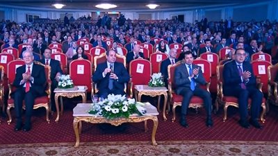 الرئيس السيسي يجري جولة تفقدية بمعرض قادرون باختلاف │ صور