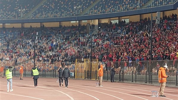 كولر خلال تحيته لجماهير