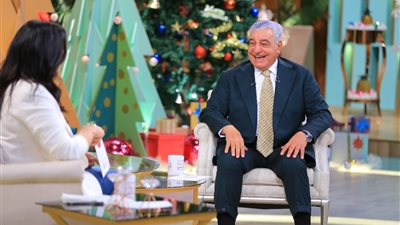 اليوم.. زاهي حواس ضيف برنامج معكم لـ منى الشاذلي