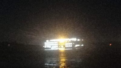 شحوط باخرة سياحية على متنها 117 سائحا أمام مرسى معبد كوم أمبو بأسوان