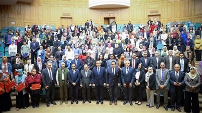 وزير الصحة يُكرم الفرق الطبية المشاركة بحملة التطعيمات المحدودة ضد شلل الأطفال 