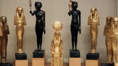 مواطن يسلم المجلس الأعلى للآثار 87 قطعة أثرية