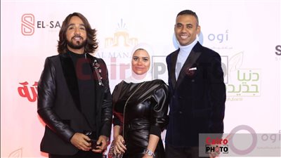 رئيس تحرير القاهرة 24 وزوجته على ريد كاربت حفل وشوشة 2022 | صور