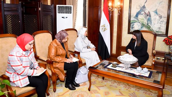 وزيرة الهجرة تستقبل