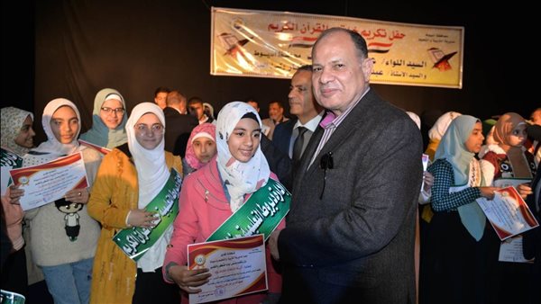 محافظ أسيوط يكرم