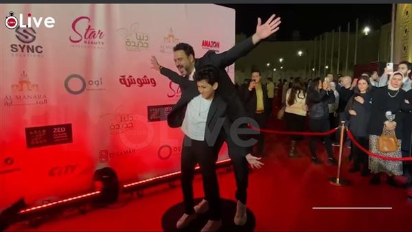 أكرم حسني ونجله