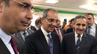 وزير الاتصالات ومحافظ الغربية يتفقدان مكتب بريد المحطة وسنترال العجيزي بعد التطوير