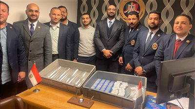 ضبط محاولة تهريب مستلزمات جراحة زرع الشعر بمطار الغردقة الدولي 