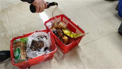 فسيخ منتهي الصلاحية وجبنة رومي متعفنة.. تحرير محضر جنحة صحية لفرع هايبر المزاد بالمطرية