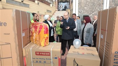 محافظ بني سويف يشهد احتفالية تسليم 33 عقدًا لمشروعات صغيرة و15 جهاز عروس للفتيات الأولى بالرعاية 