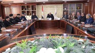 محافظ بني سويف يناقش اشتراطات الحماية المدنية لتأمين الكنائس 