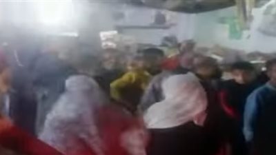 حماية المستهلك تجبر تاجرًا جشعًا على بيع الأرز بـ12 جنيها | فيديو